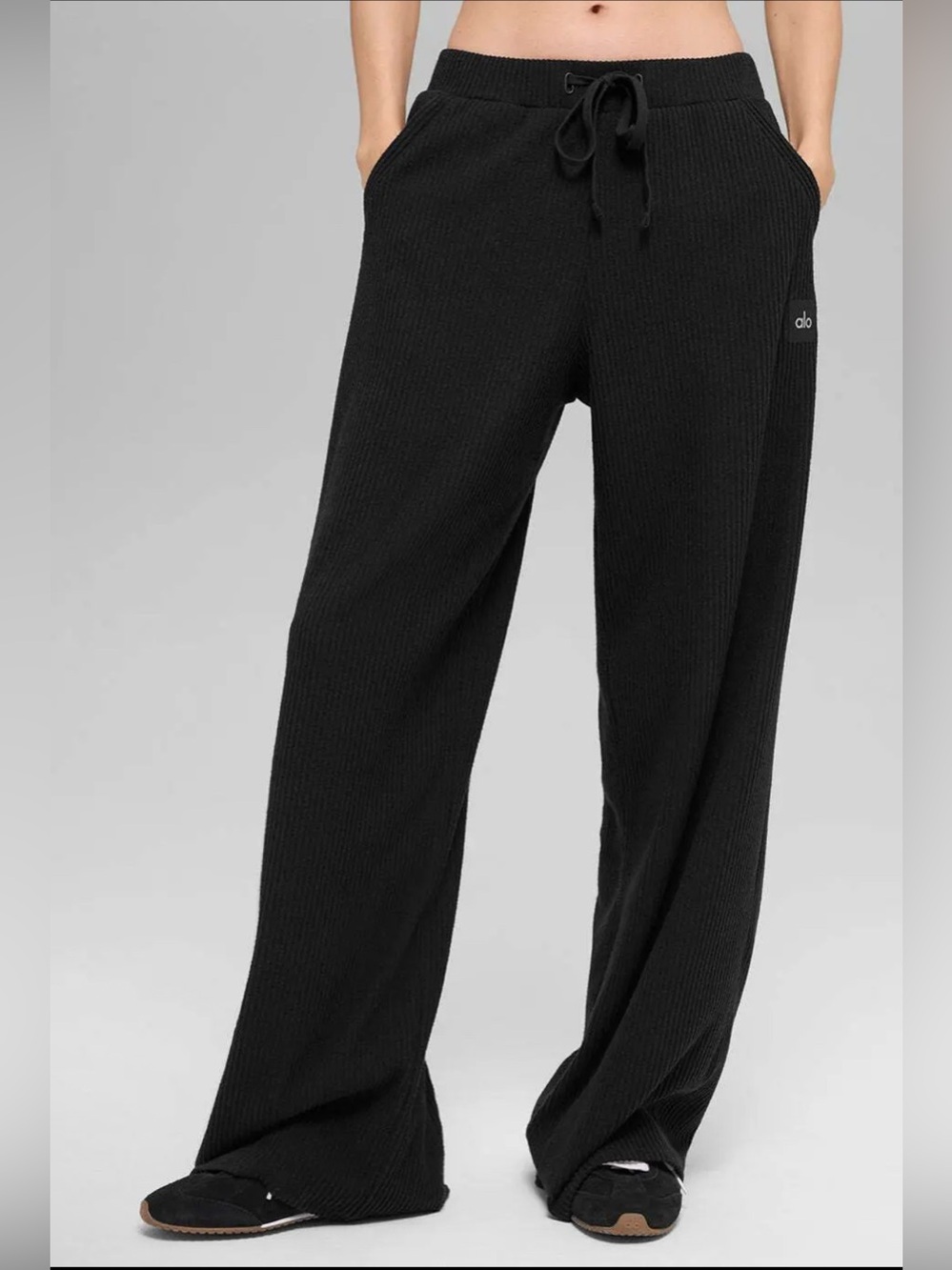 ALO Yoga NWT *SOLD OUT* Muse Wide Leg Pant *Black* size M